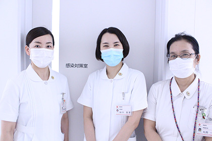 感染管理看護 （左）岡崎美津子（中央）田中香里（右）丸岡一恵