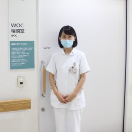 
認知症看護認定看護師（写真左）長嶋真佑美（写真中央）大西力